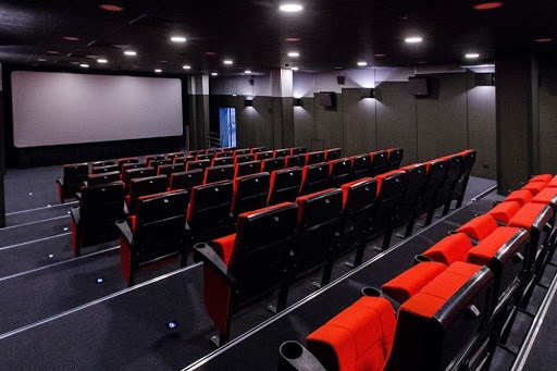 синема стар вип зал. вип зал синема 5 энгельс. киномакс солярис зал 2 бетта. какие завтра кинотеатры будут. кинотеатр синема 5 курск централ парк.