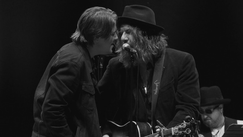 Le E HARVe Y Os MOND Massey Hall, Toronto 5, 24, 18 Blue Moon