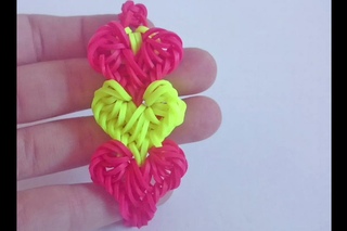 Браслет Сердечки из резинок Rainbow Loom без станка на крючке