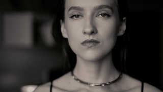 Марина Цветаева - Я с вызовом ношу его кольцо... (читает Маша Матвеичук музыка Зары Абдуллаевои)