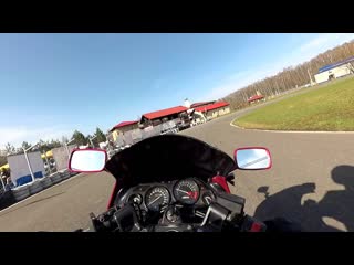 Покатухи на треке Лидер Kawasaki ZZR-600 II