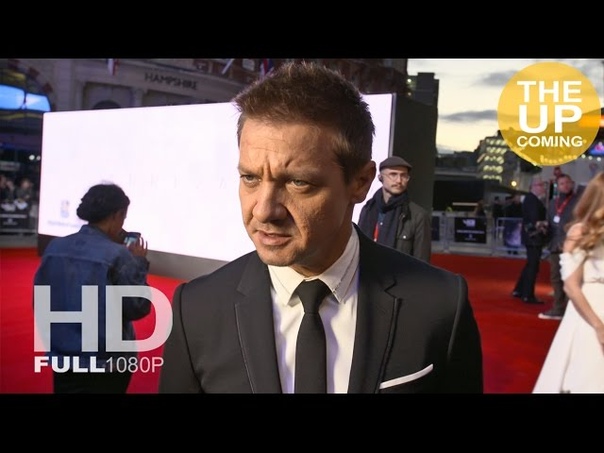 Arrival premiere: Jeremy Renner interview on Denis Villeneuve, Amy Adams, non superhero