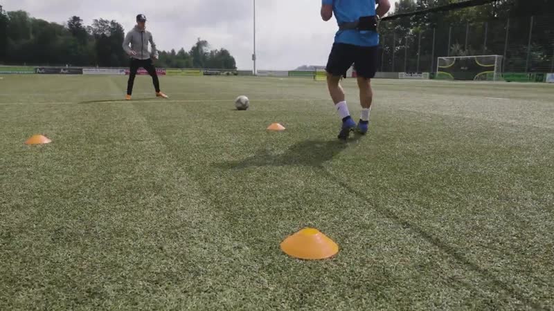 SPIELER VON UNS ERHÄ LT