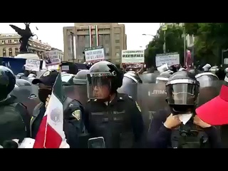 BESOS AL NARCO ATAQUE AL PUEBLO  EXIGIMOS SALGA POR TRAIDOR. SALUDO AL NARCO Y REPRESIN AL PUEBLO.