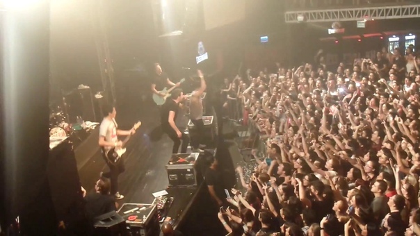 Simple Plan Farewell (+ Jeff and Chuck crowd surfing) Porto Alegre,